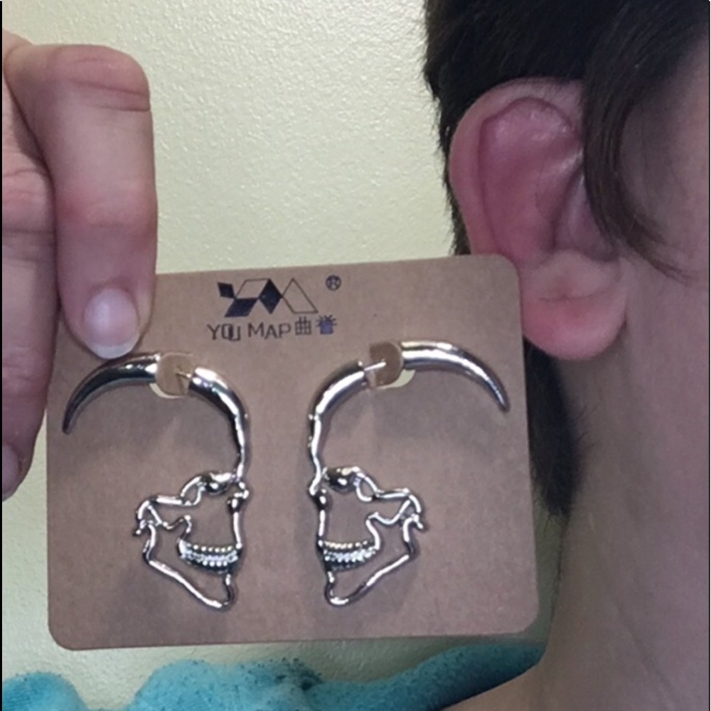 Silver Silouhette Skull Earrings - Picture 4 of 5